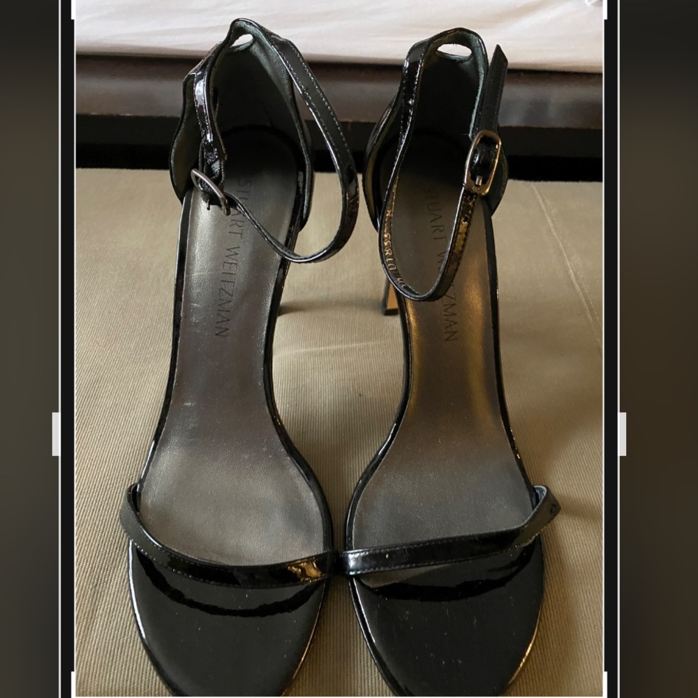 Stuart Weitzman Nudistsong patent sandals size 8M